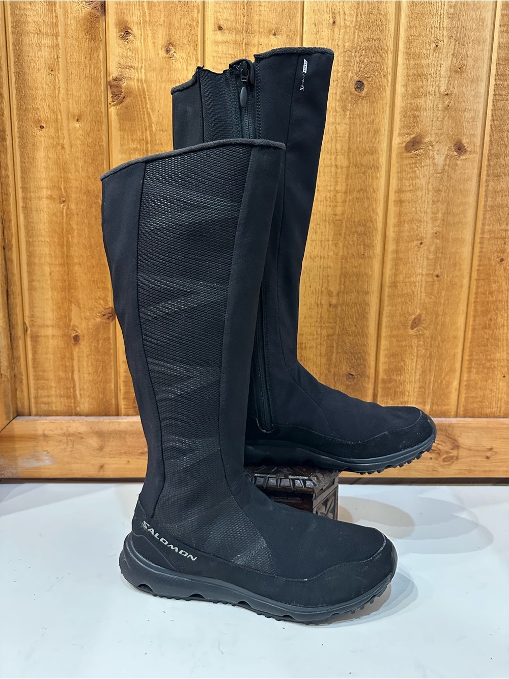 Salomon Men’s Black Knee High Zip Snow Boots Round Toe Rubber Sole Size 9.5